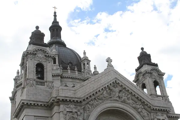 The dome and bell towers of the Cathedral of Saint Paul against a cloudy sky